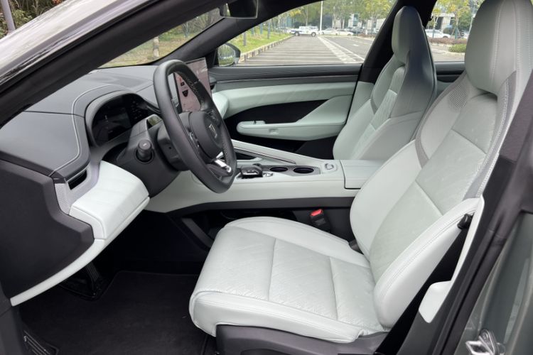 Used Zeekr 001 2025 WE Edition 100 kWh Rear-Wheel Drive Interior 3