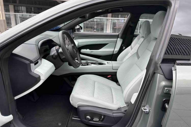 Used Zeekr 001 2025 WE Edition 100 kWh Rear-Wheel Drive Interior 4