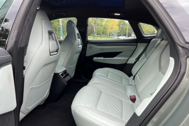 Used Zeekr 001 2025 WE Edition 100 kWh Rear-Wheel Drive Interior 5
