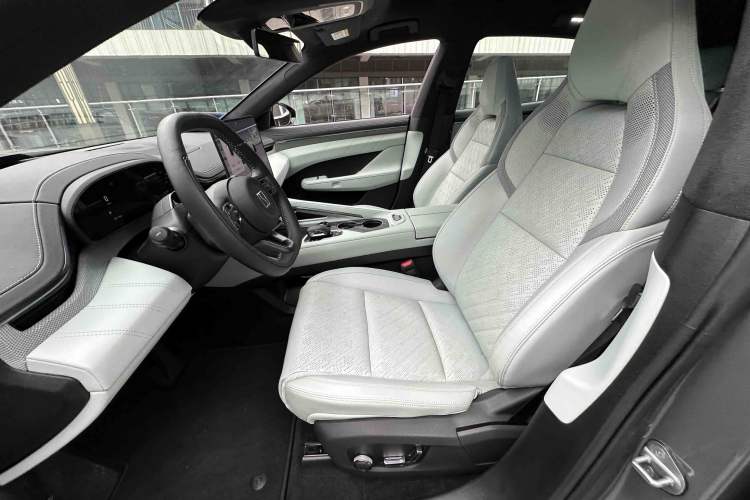 Used Zeekr 001 2025 WE Edition 100 kWh Rear-Wheel Drive Interior 6