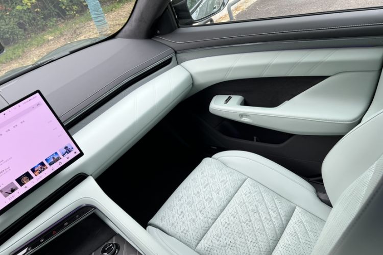 Used Zeekr 001 2025 WE Edition 100 kWh Rear-Wheel Drive Interior 8