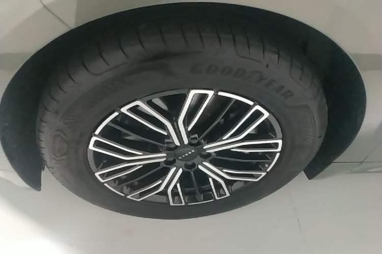 Used Zeekr 001 2025 WE Edition 100 kWh Rear-Wheel Drive Left Front Wheel Hub