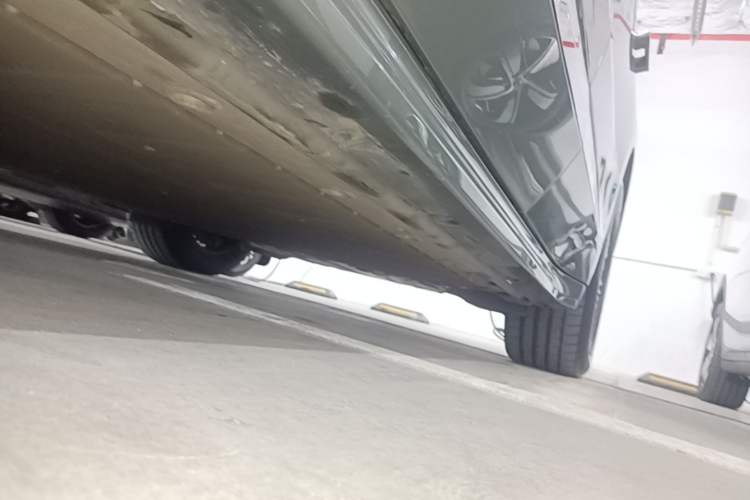 Used Zeekr 001 2025 WE Edition 100 kWh Rear-Wheel Drive Left Side Sill
