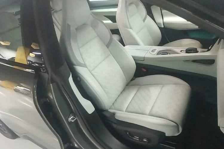Used Zeekr 001 2025 WE Edition 100 kWh Rear-Wheel Drive Right Front Seat