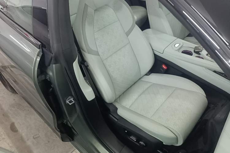Used Zeekr 001 2025 WE Edition 100 kWh Rear-Wheel Drive Right Front Seat