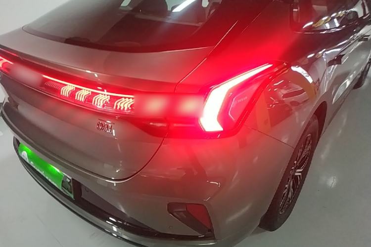 Used Zeekr 001 2025 WE Edition 100 kWh Rear-Wheel Drive Right Rear Taillight