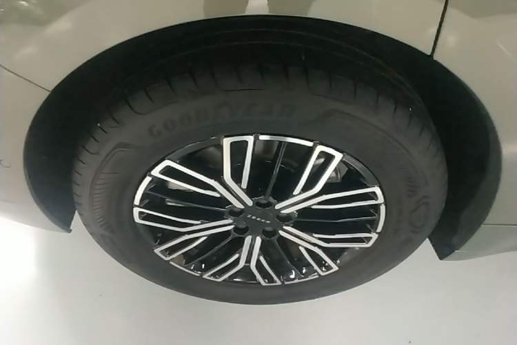 Used Zeekr 001 2025 WE Edition 100 kWh Rear-Wheel Drive Right Rear Wheel Hub