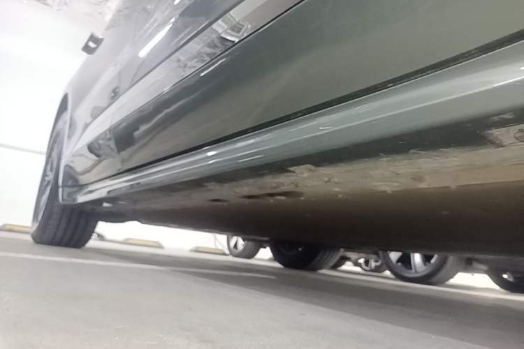 Used Zeekr 001 2025 WE Edition 100 kWh Rear-Wheel Drive Right Side Sill