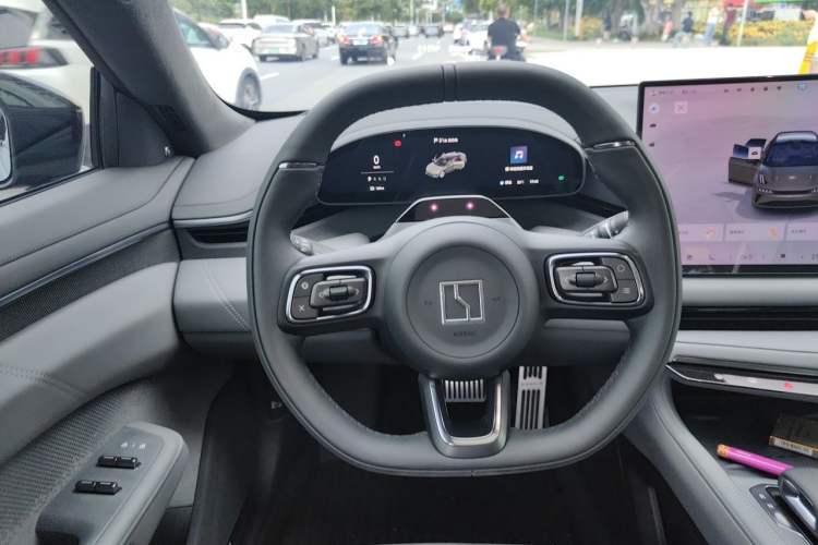 Used Zeekr 001 2025 WE Edition 100 kWh Rear-Wheel Drive Steering Wheel