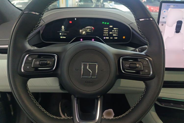 Used Zeekr 001 2025 WE Edition 100 kWh Rear-Wheel Drive Steering Wheel