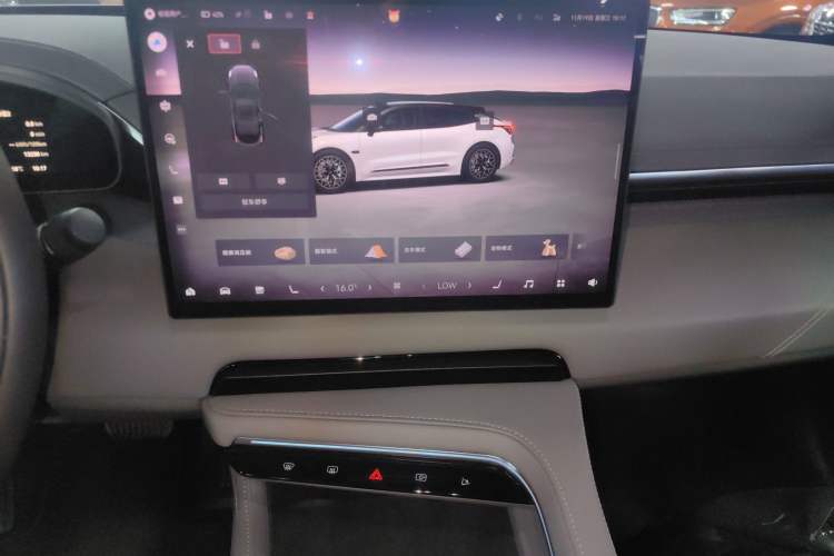 Used Zeekr 001 2025 WE Edition 100 kWh Rear-Wheel Drive Audio And AC Panel