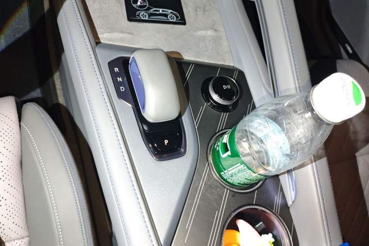 Used Zeekr 001 2025 YOU Edition 100 kWh All-Wheel Drive Gear Lever
