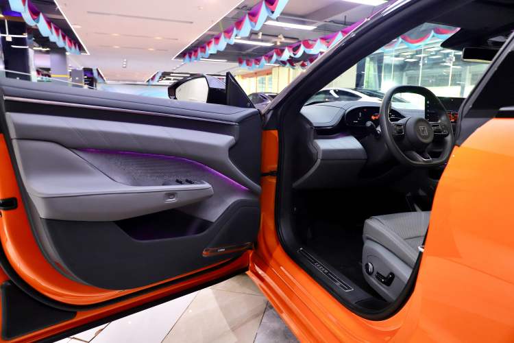 Used Zeekr 001 2025 WE Edition 100 kWh Rear-Wheel Drive Interior 12