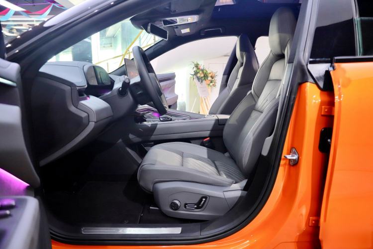 Used Zeekr 001 2025 WE Edition 100 kWh Rear-Wheel Drive Interior 13
