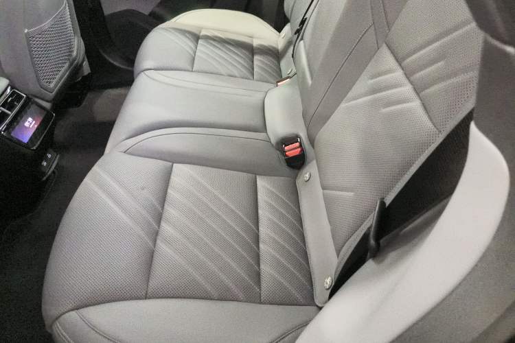 Used Zeekr 001 2025 WE Edition 95 kWh All-Wheel Drive Interior 4
