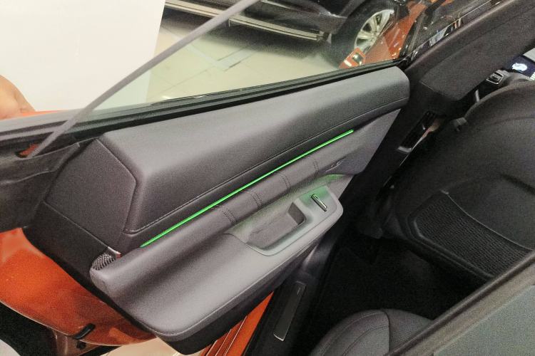 Used Zeekr 001 2025 WE Edition 95 kWh All-Wheel Drive Interior 8
