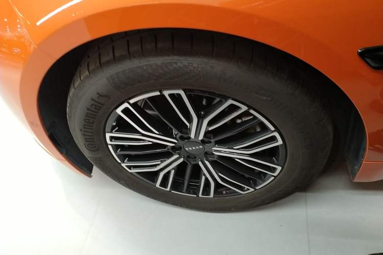 Used Zeekr 001 2025 WE Edition 95 kWh All-Wheel Drive Left Front Wheel Hub