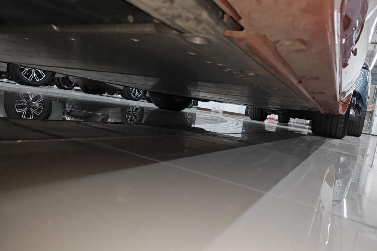 Used Zeekr 001 2025 WE Edition 95 kWh All-Wheel Drive Left Side Sill