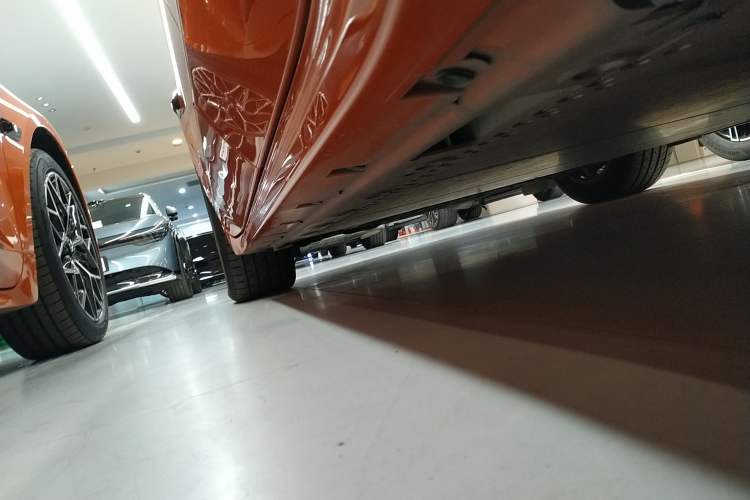 Used Zeekr 001 2025 WE Edition 95 kWh All-Wheel Drive Left Side Sill