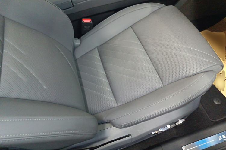 Used Zeekr 001 2025 WE Edition 100 kWh Rear-Wheel Drive Right Front Seat