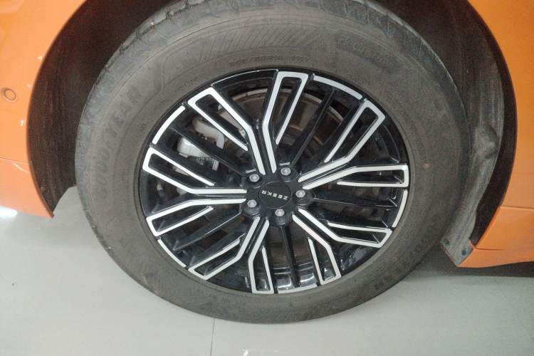Used Zeekr 001 2025 WE Edition 100 kWh Rear-Wheel Drive Right Rear Wheel Hub