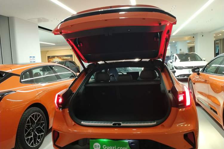 Used Zeekr 001 2025 WE Edition 95 kWh All-Wheel Drive Trunk