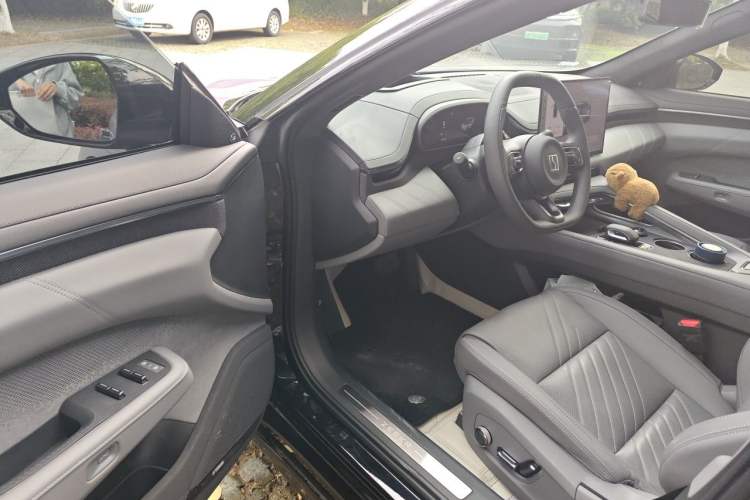 Used Zeekr 001 2025 WE Edition 95 kWh All-Wheel Drive Driver Seat
