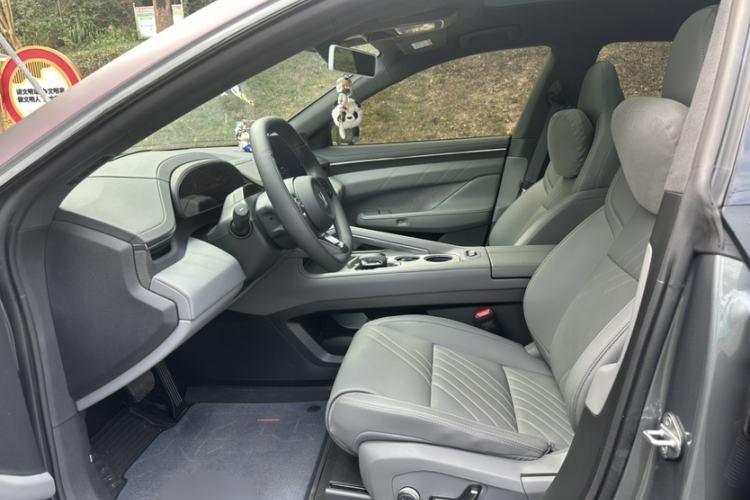 Used Zeekr 001 2025 ME Version 100 kWh All-Wheel Drive Exterior 4