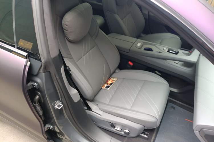Used Zeekr 001 2025 ME Version 100 kWh All-Wheel Drive Right Front Seat