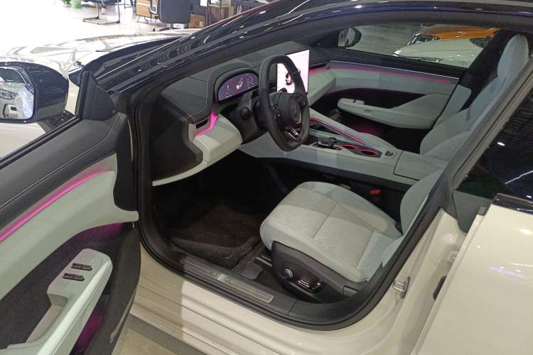 Used Zeekr 001 2025 ME Version 100 kWh All-Wheel Drive Driver Seat