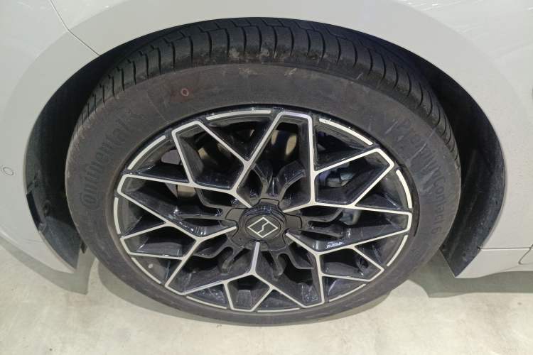 Used Zeekr 001 2025 ME Version 100 kWh All-Wheel Drive Exterior 4