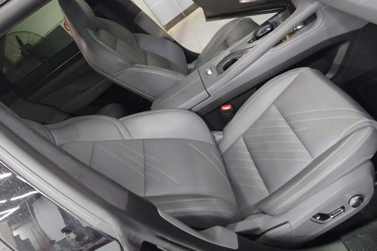 Used Zeekr 001 2025 YOU Edition 100 kWh All-Wheel Drive Right Front Seat