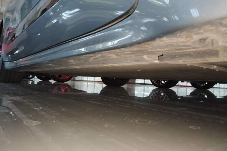 Used Zeekr 001 2025 YOU Edition 100 kWh All-Wheel Drive Right Side Sill
