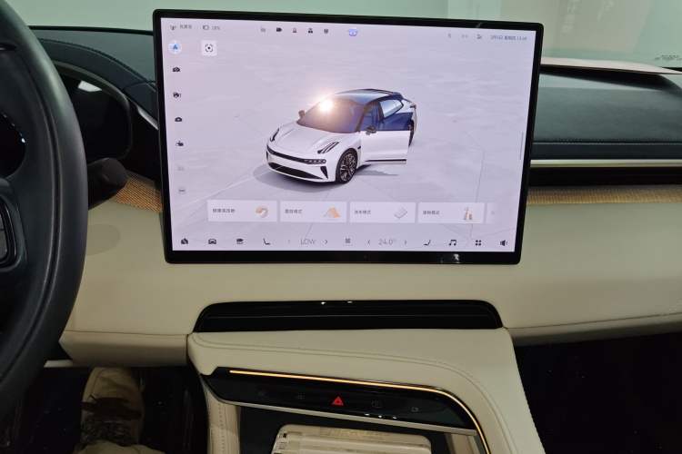 Used Zeekr 001 2025 WE Edition 100 kWh Rear-Wheel Drive Audio And AC Panel