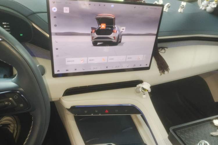 Used Zeekr 001 2025 WE Edition 95 kWh All-Wheel Drive Audio And AC Panel