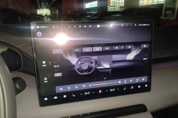 Used Zeekr 001 2025 WE Edition 100 kWh Rear-Wheel Drive Audio And AC Panel