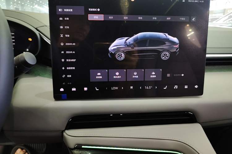 Used Zeekr 001 2025 WE Edition 95 kWh All-Wheel Drive Audio And AC Panel