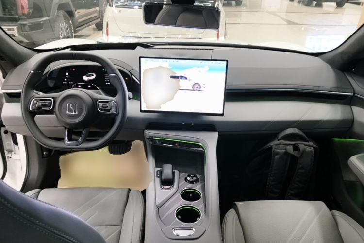 Used Zeekr 001 2025 YOU Edition 100 kWh All-Wheel Drive Center Console