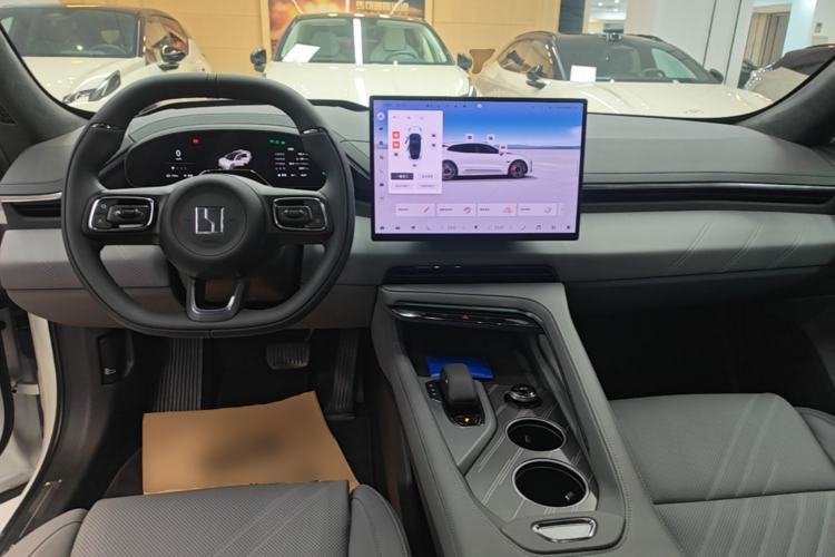 Used Zeekr 001 2025 YOU Edition 100 kWh All-Wheel Drive Center Console