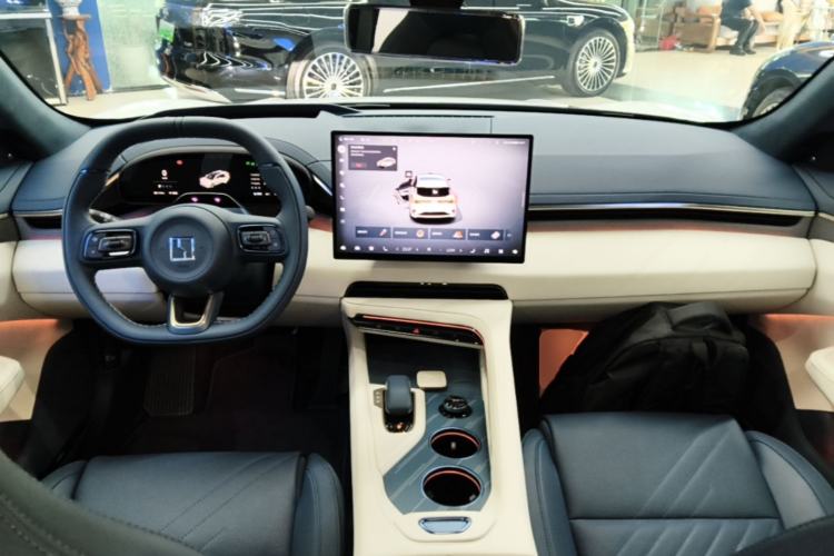 Used Zeekr 001 2025 YOU Edition 100 kWh All-Wheel Drive Center Console
