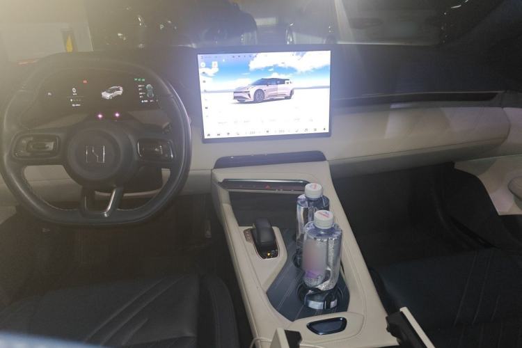Used Zeekr 001 2025 WE Edition 95 kWh All-Wheel Drive Center Console