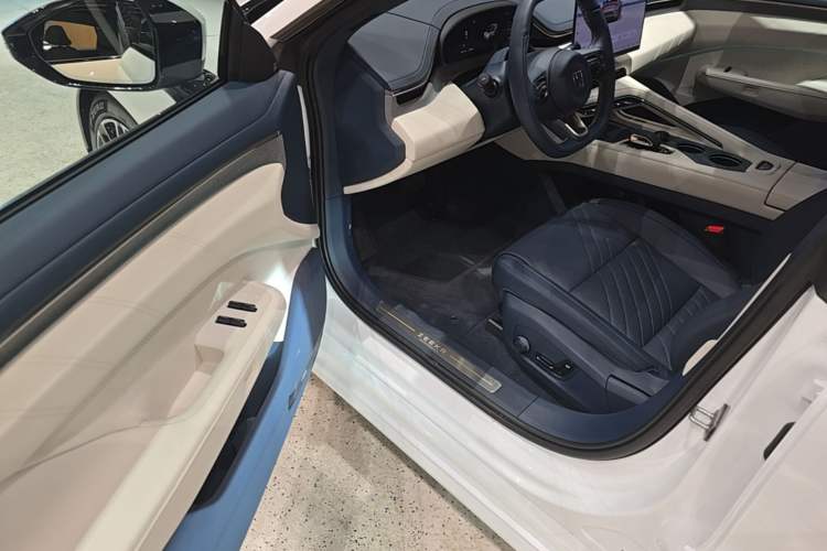 Used Zeekr 001 2025 YOU Edition 100 kWh All-Wheel Drive Driver Seat