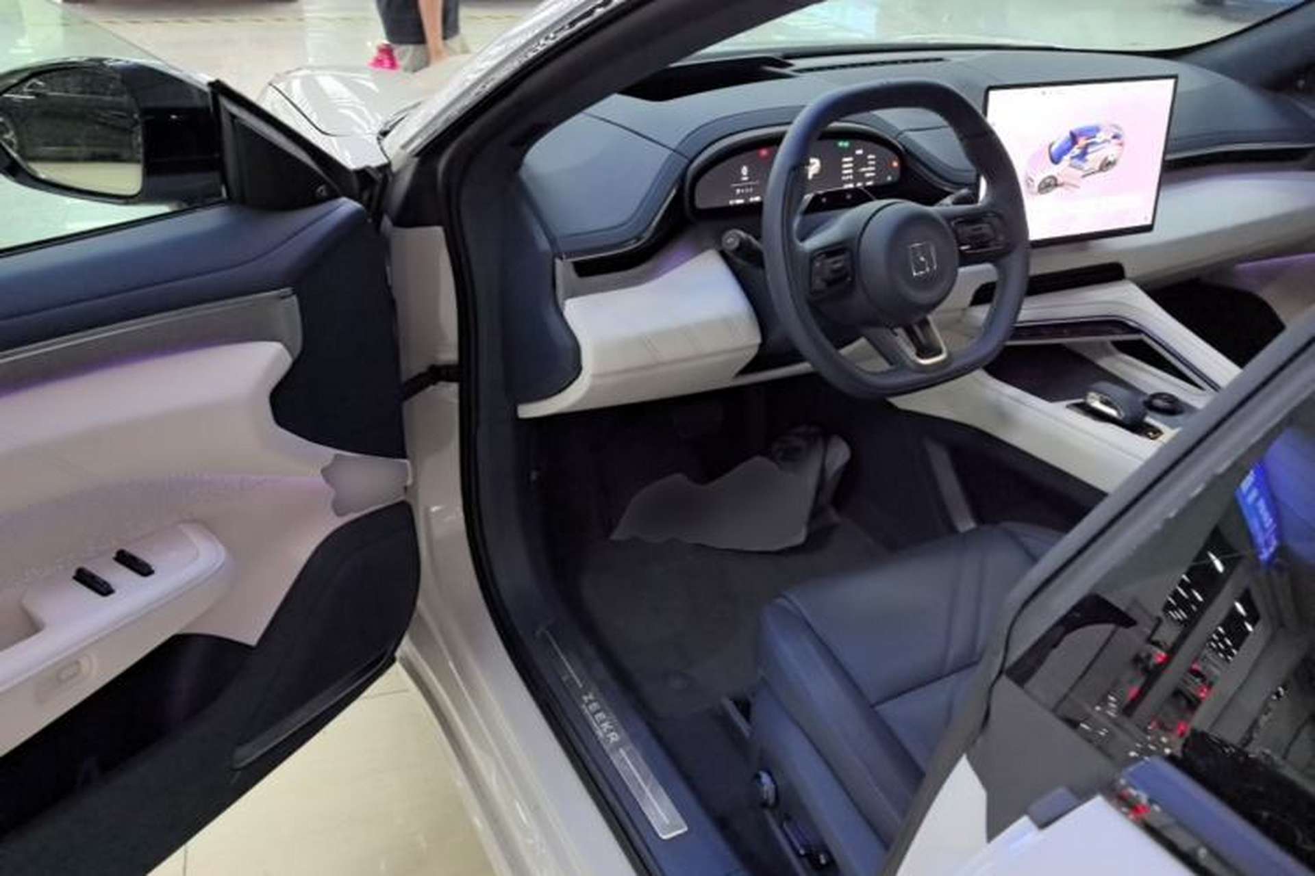 Used Zeekr 001 2025 YOU Edition 100 kWh All-Wheel Drive Driver Seat