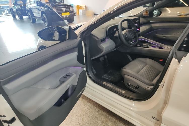 Used Zeekr 001 2025 WE Edition 95 kWh All-Wheel Drive Driver Seat