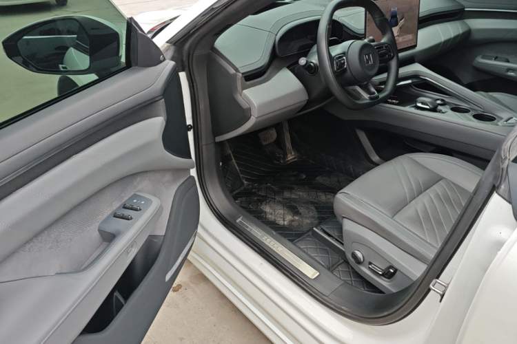 Used Zeekr 001 2025 WE Edition 100 kWh Rear-Wheel Drive Driver Seat