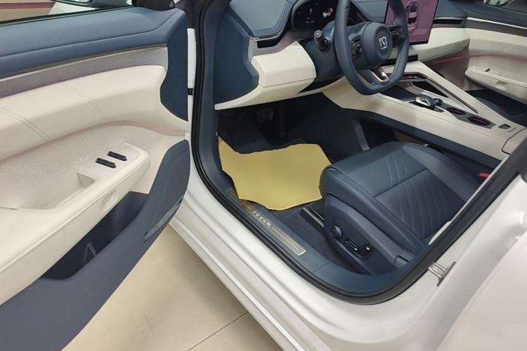 Used Zeekr 001 2025 YOU Edition 100 kWh All-Wheel Drive Driver Seat