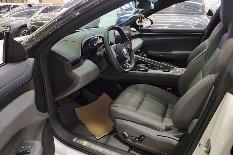 Used Zeekr 001 2025 WE Edition 95 kWh All-Wheel Drive Driver Seat