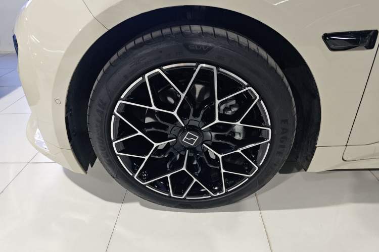 Used Zeekr 001 2025 WE Edition 95 kWh All-Wheel Drive Exterior 1