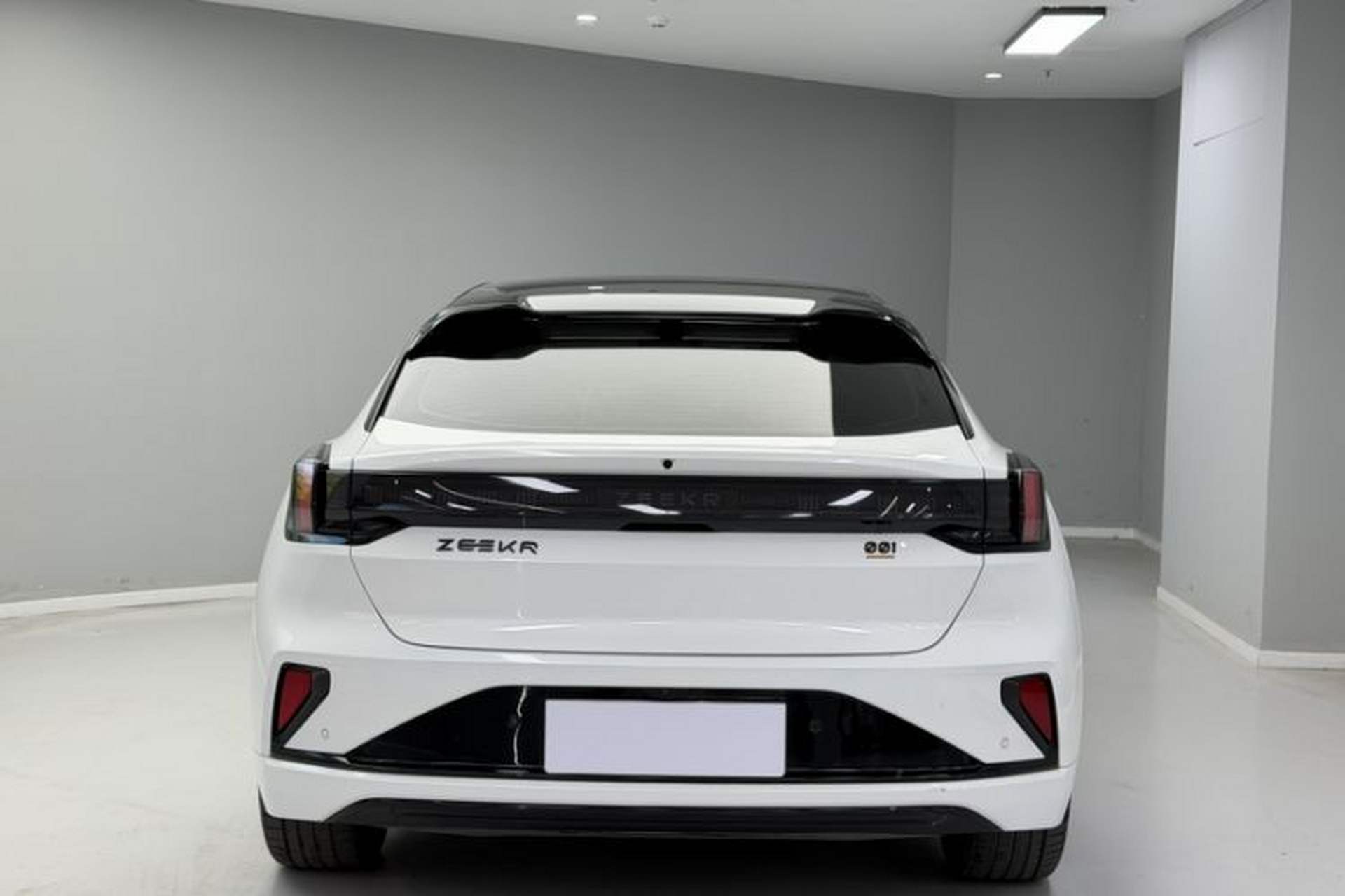 Used Zeekr 001 2025 WE Edition 100 kWh Rear-Wheel Drive Exterior 2