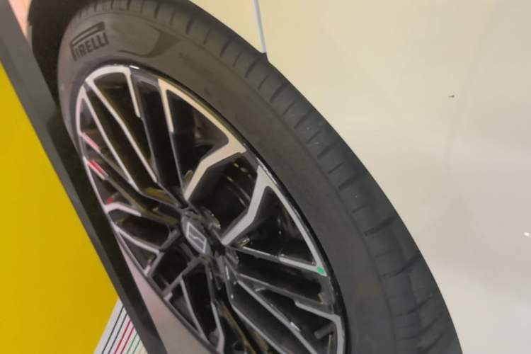Used Zeekr 001 2025 YOU Edition 100 kWh All-Wheel Drive Exterior 5